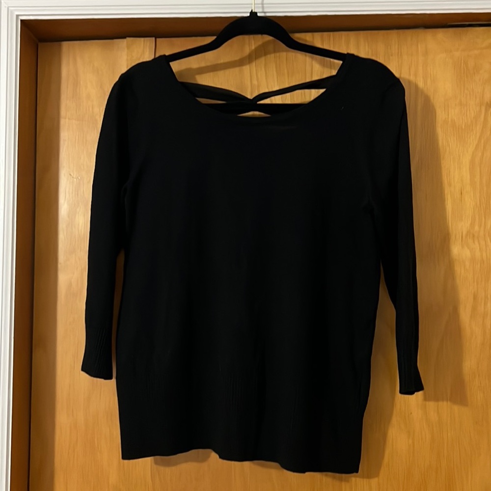 Lightweight sweater with 3/4 sleeves